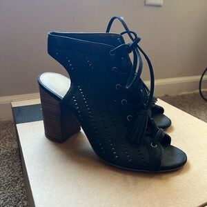 Chic Black Lace-Up Heeled Sandals